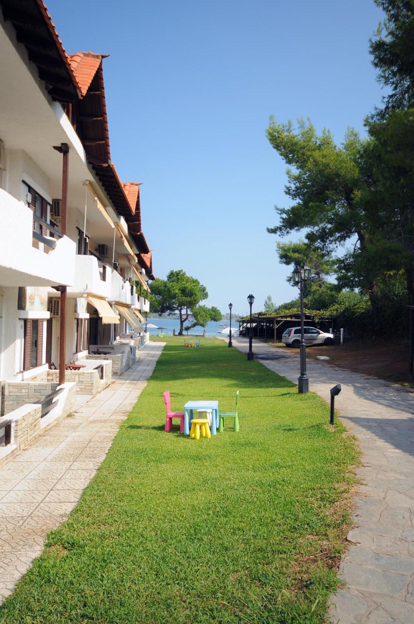 Haus Platanos & By The Sea Apartment *